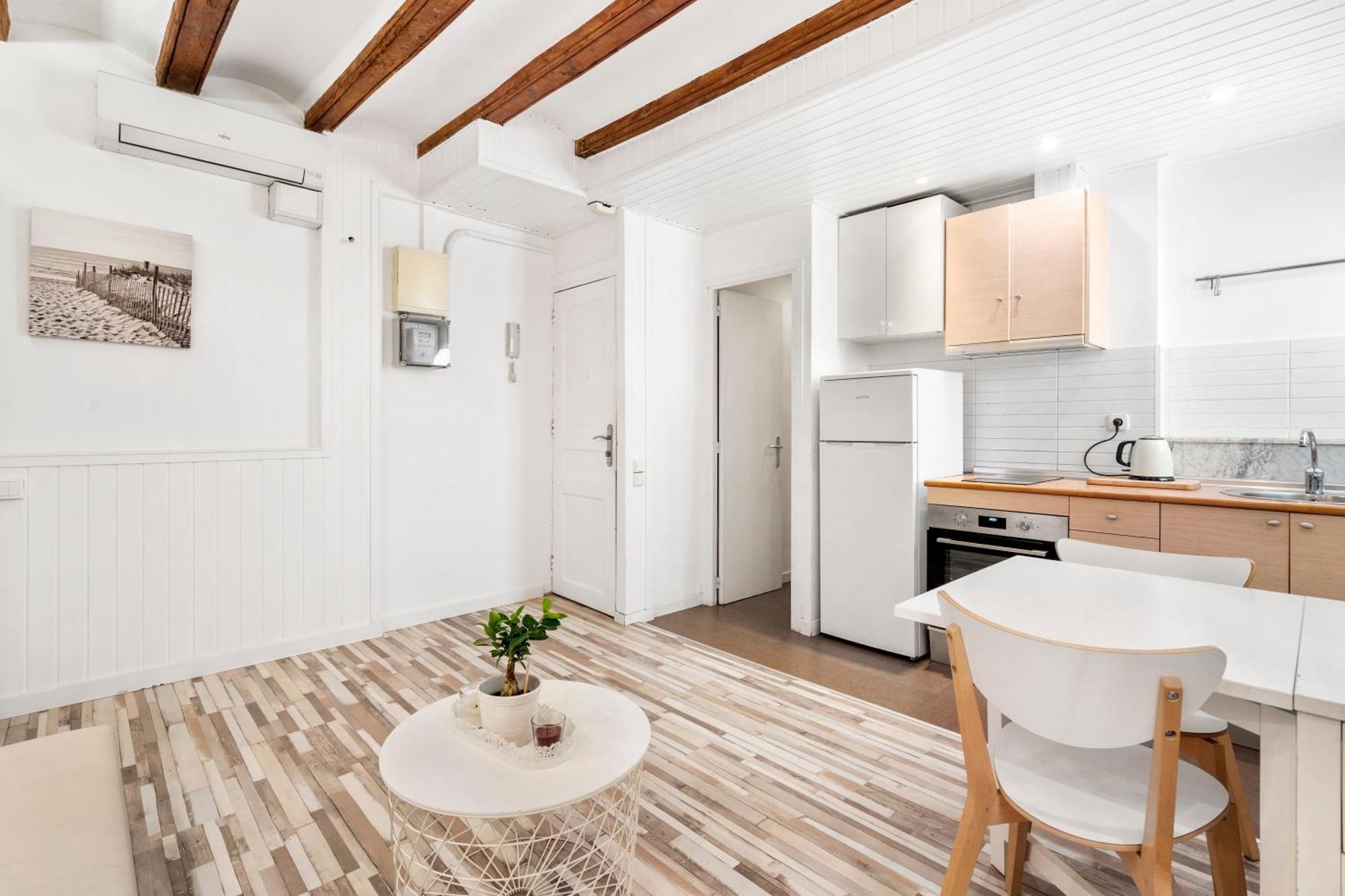 Apartment Charming Beachside In Barceloneta *
